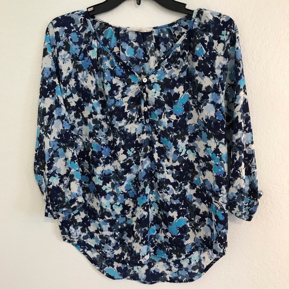 Women’s Olive & Oak Blue Flowered Top